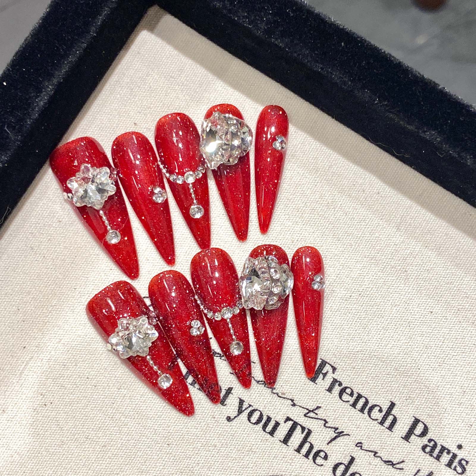 Faux ongles rouges faits à la  - Pressed Flower Art avis et prix